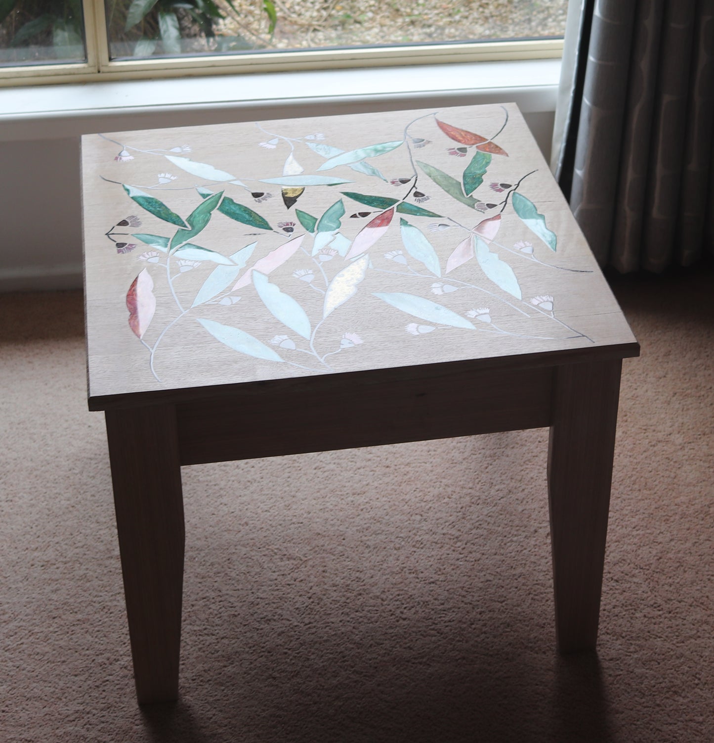Resin Accent Table - Classic Pattern Gum Nuts and Gum Leaves
